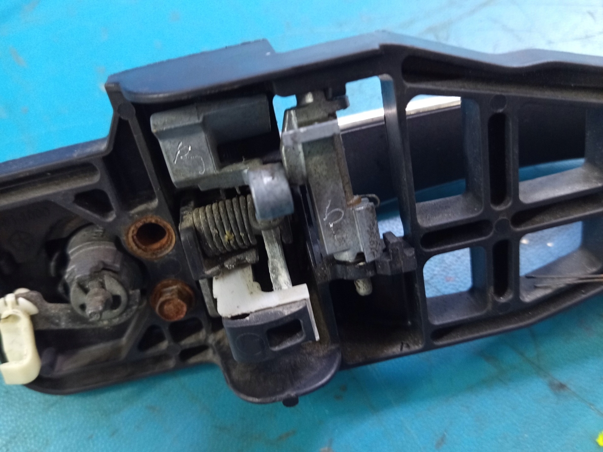 Vorderer linker дuЯerer Tьrgriff Jeep Grand Cherokee IV WK2 4581-1000 04589887A