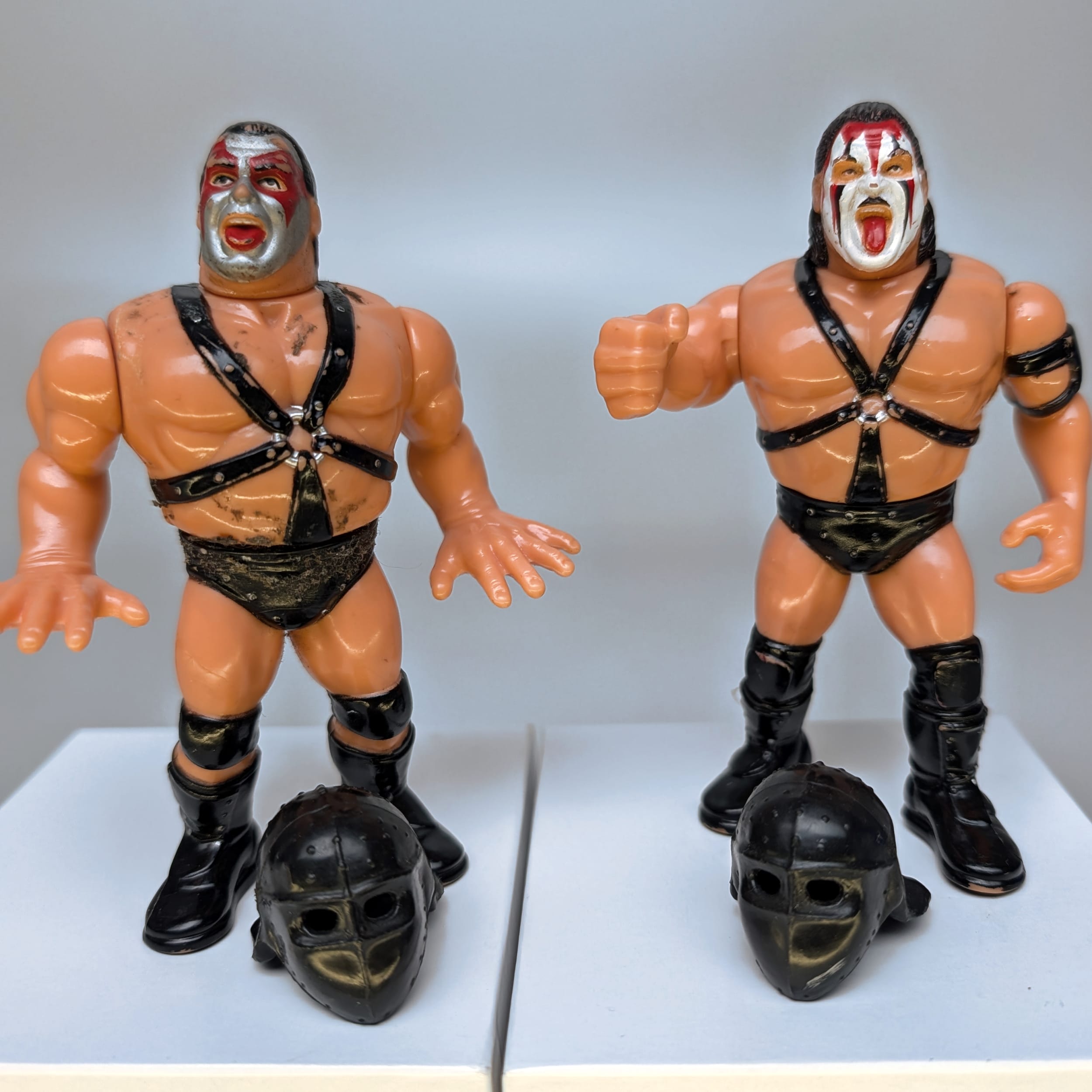 Hasbro Demolition Crush & Smash w/ 2 Helmets Action Figures WWF WWE Wrestling - Picture 1 of 16