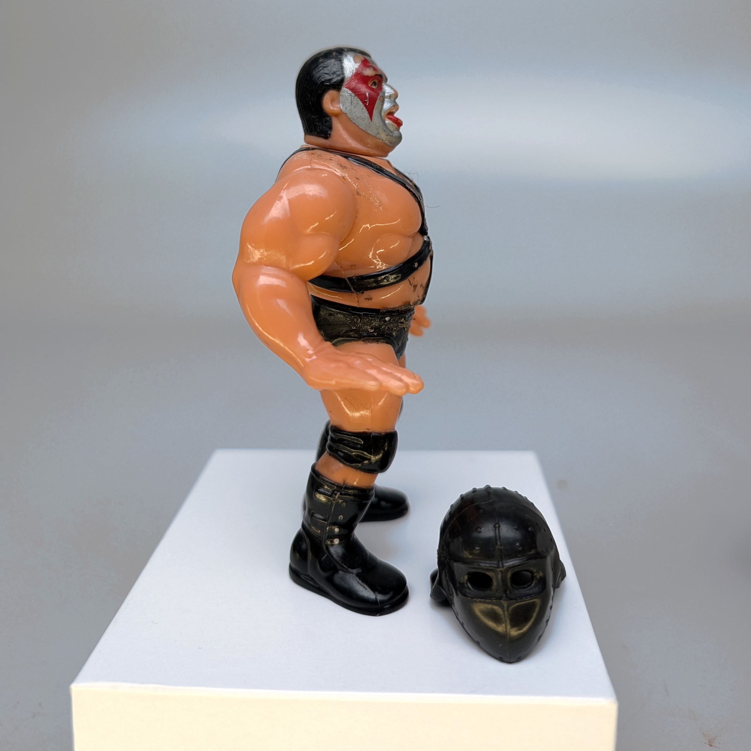 Hasbro Demolition Crush & Smash w/ 2 Helmets Action Figures WWF WWE Wrestling - Picture 12 of 16