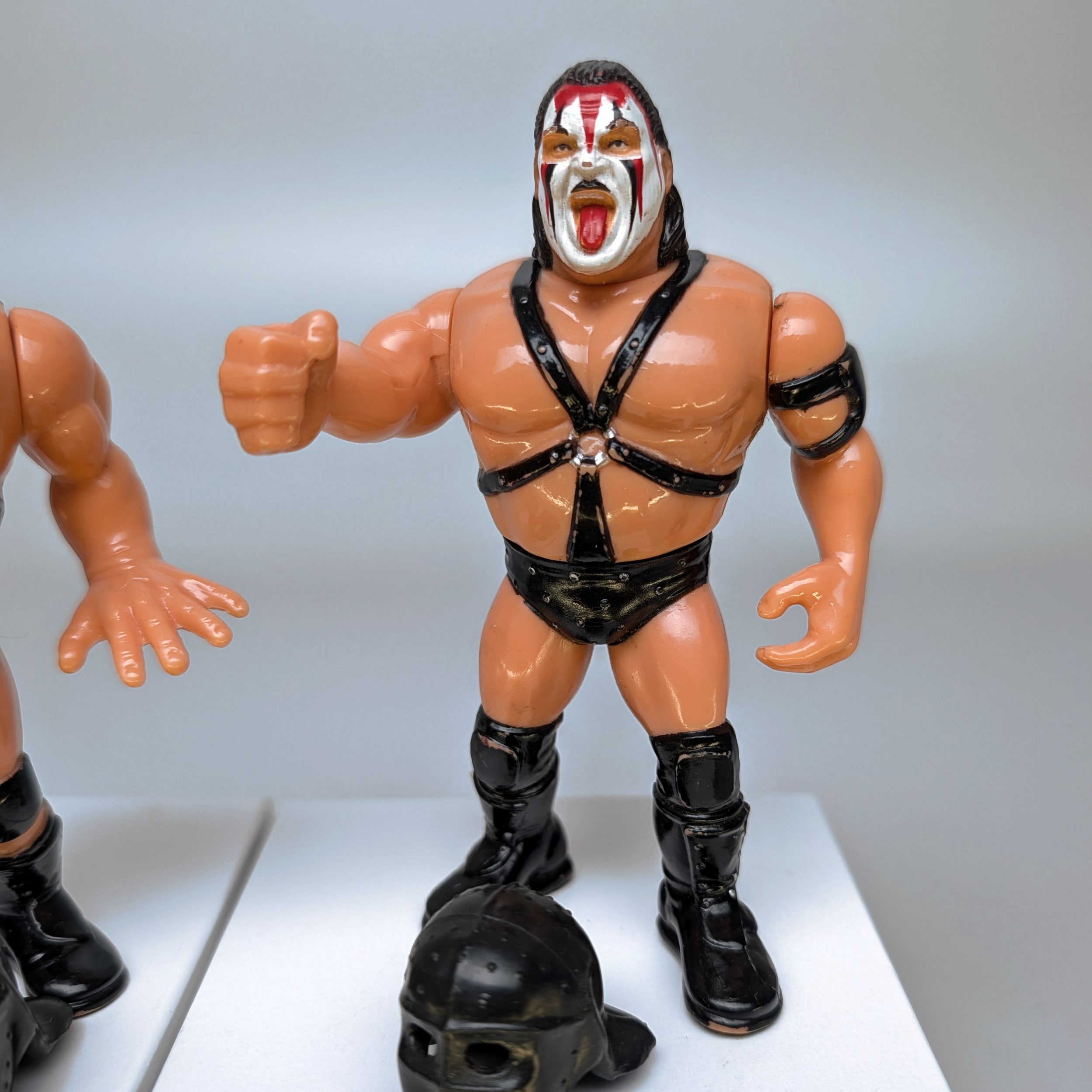 Hasbro Demolition Crush & Smash w/ 2 Helmets Action Figures WWF WWE Wrestling - Picture 3 of 16
