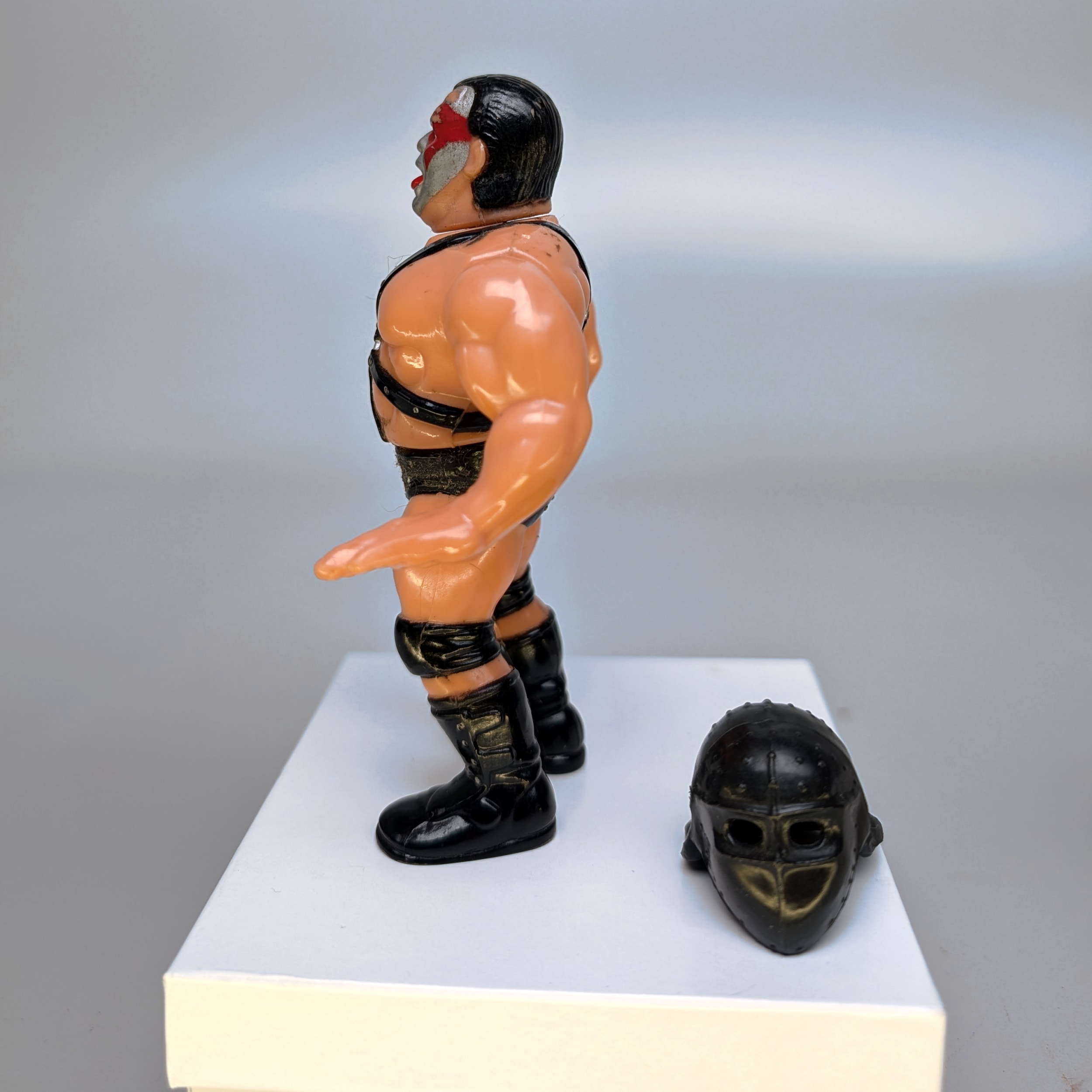 Hasbro Demolition Crush & Smash w/ 2 Helmets Action Figures WWF WWE Wrestling - Picture 14 of 16