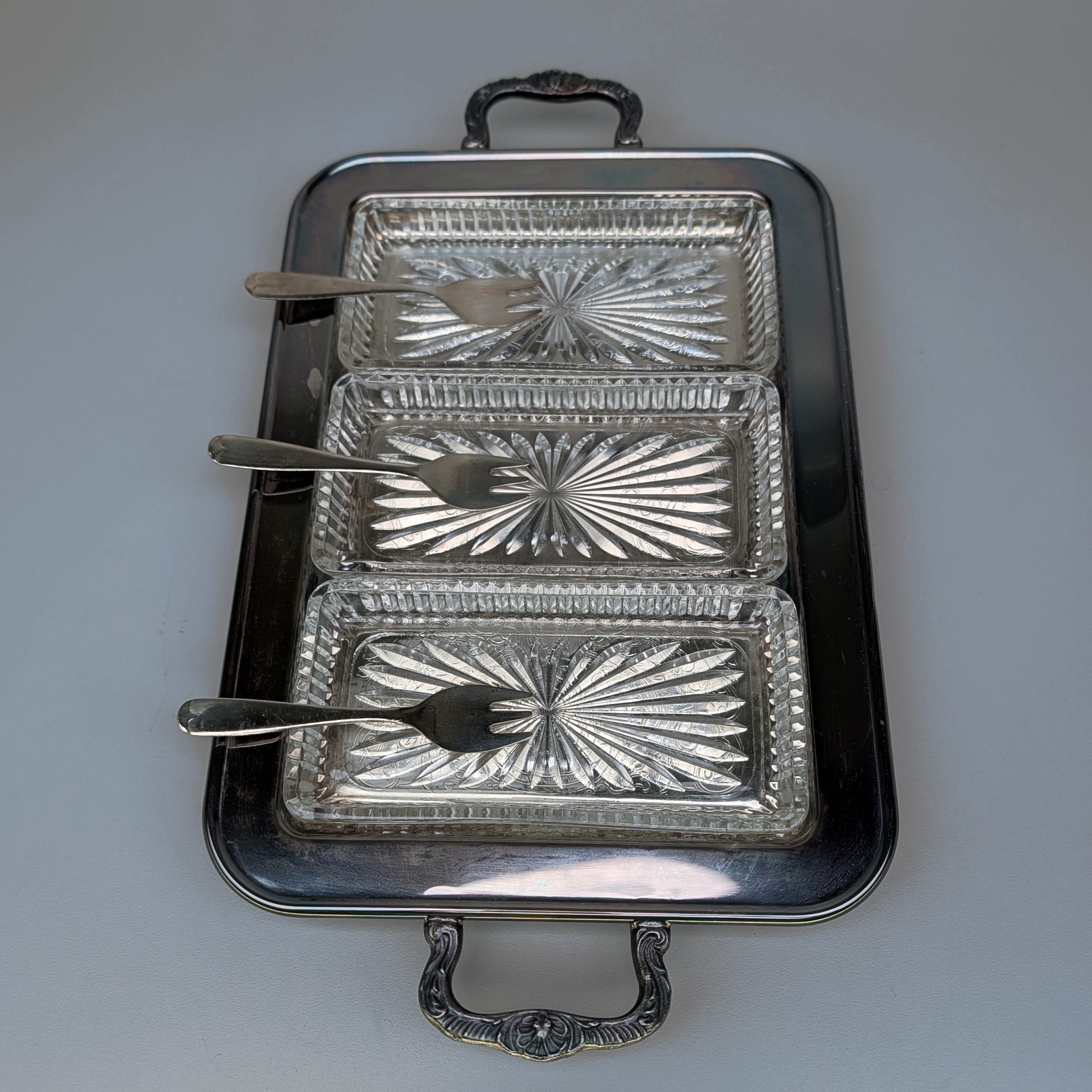 Sheffield Silver Plated Relish Tray with Forks+3 Glass Dishes NOS HTF NEW IN BOX - Picture 3 of 14