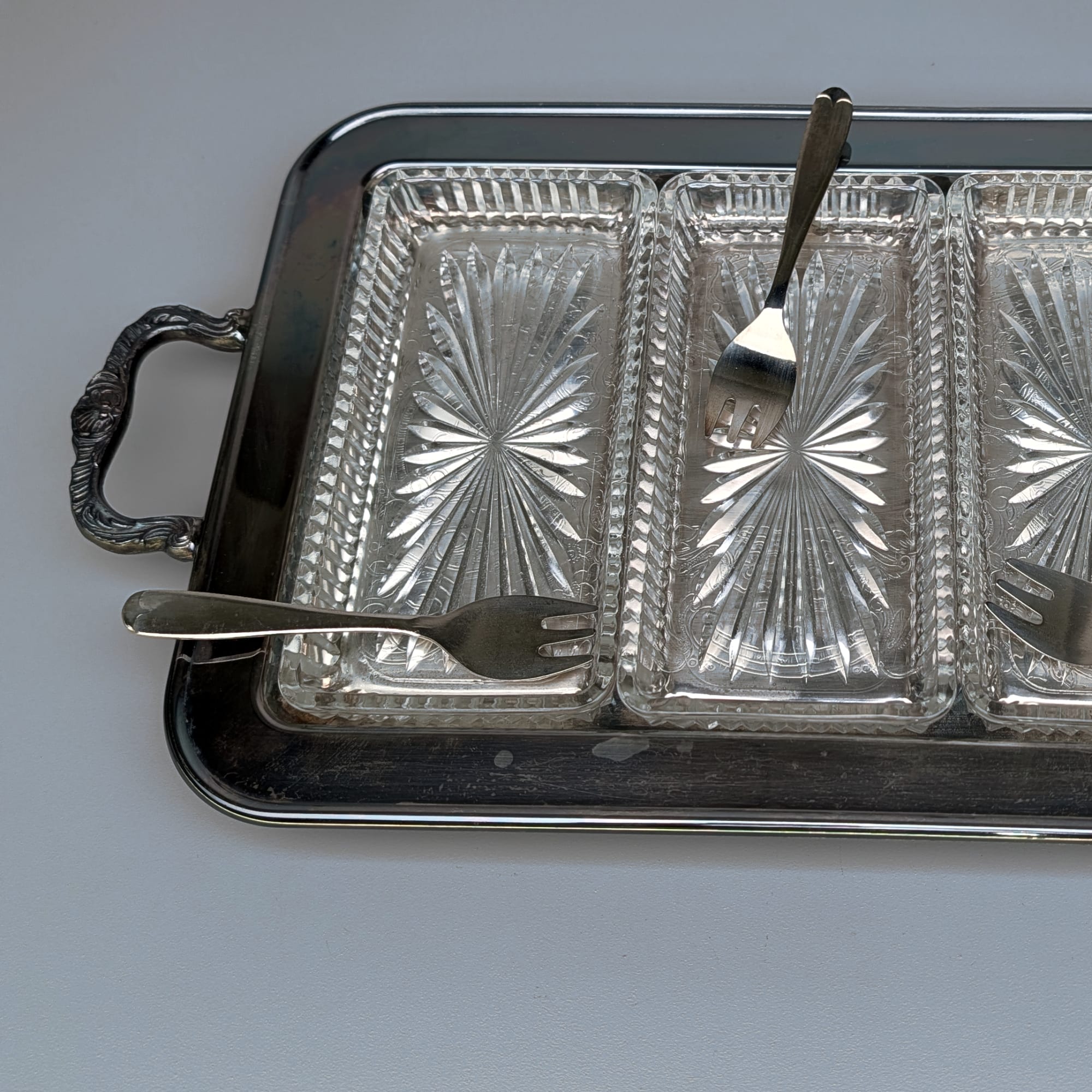 Sheffield Silver Plated Relish Tray with Forks+3 Glass Dishes NOS HTF NEW IN BOX - Picture 2 of 14
