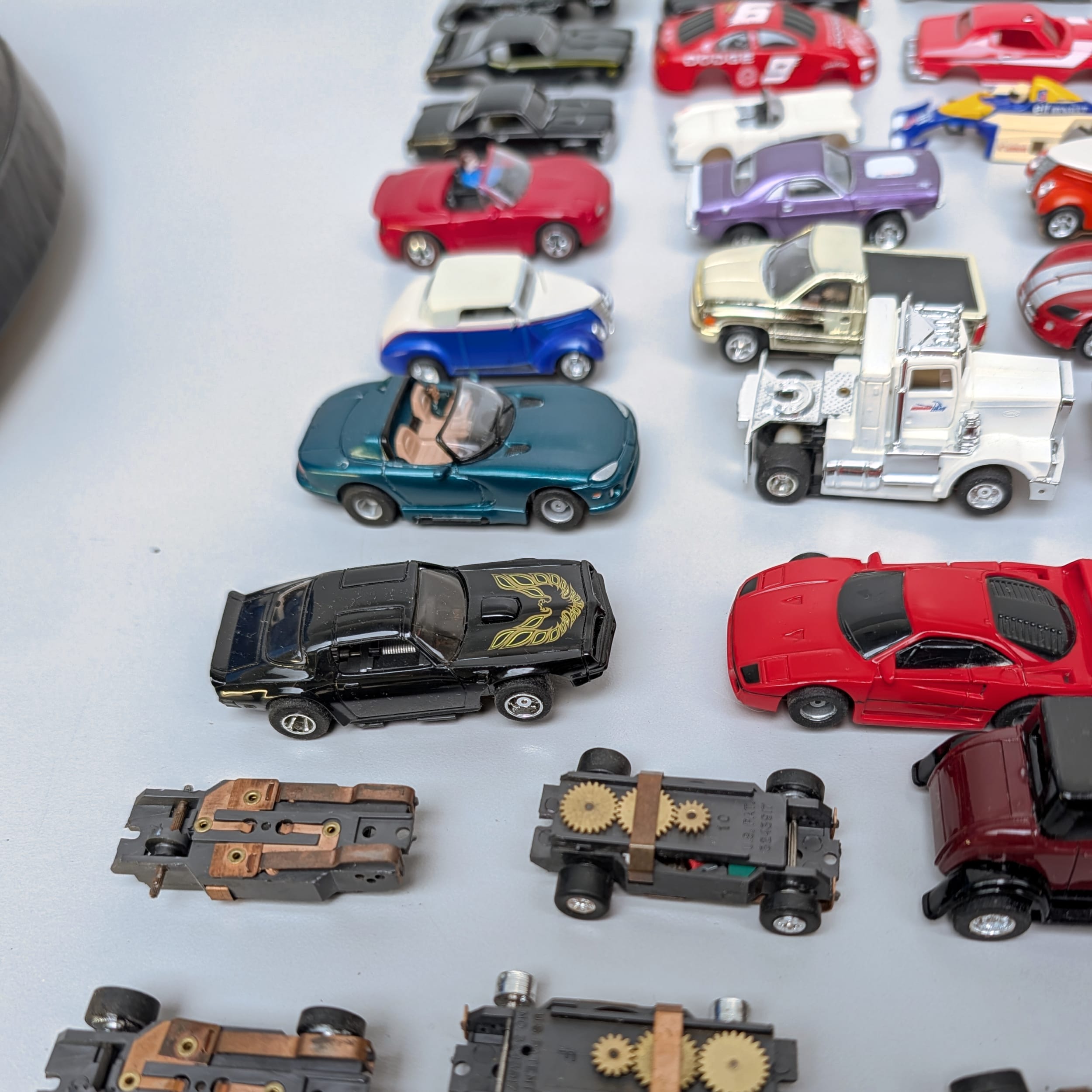 HO Scale Slot Car Lot Auto World+Complete+Parts+Bodies+Chassis+NASCAR 🏁