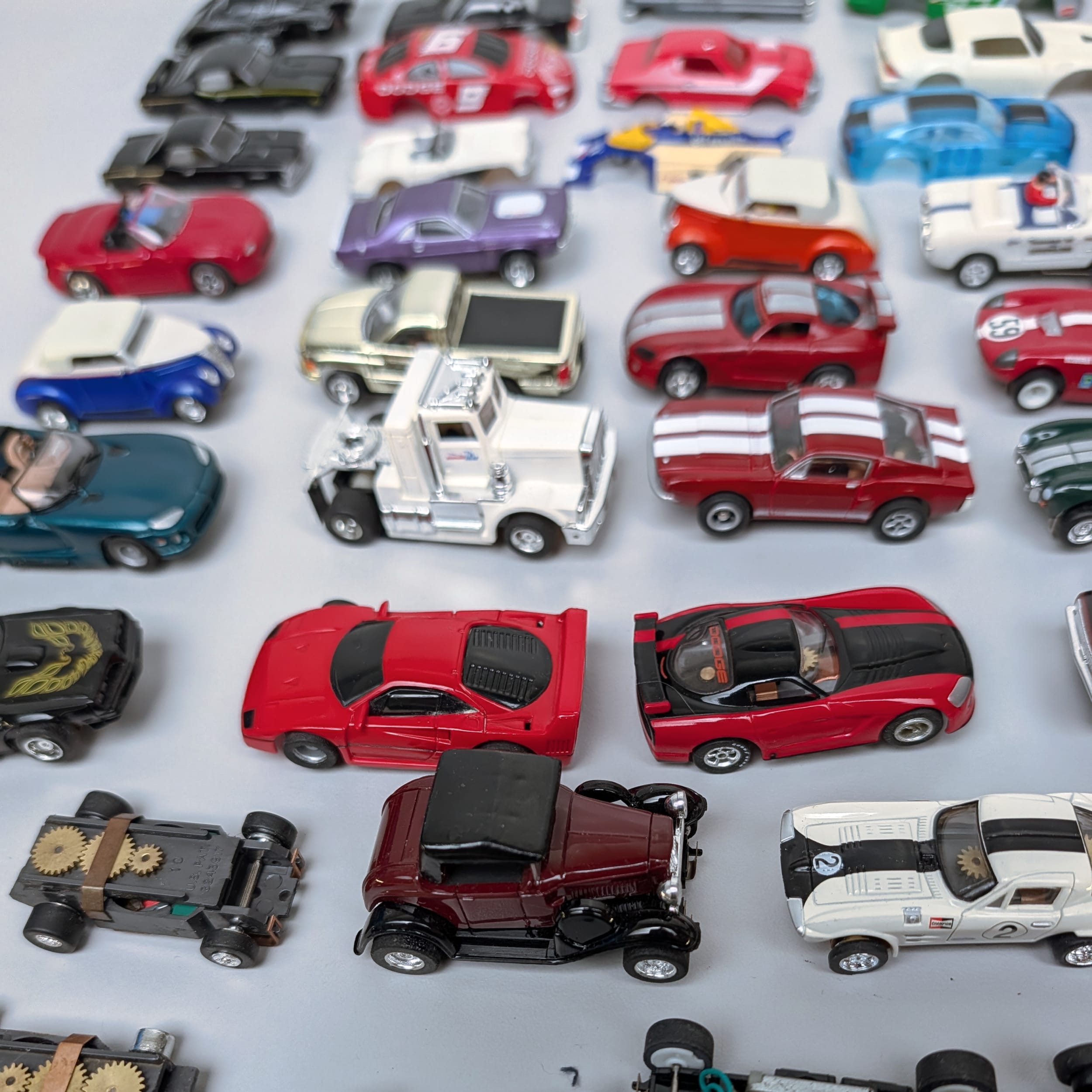 HO Scale Slot Car Lot Auto World+Complete+Parts+Bodies+Chassis+NASCAR 🏁