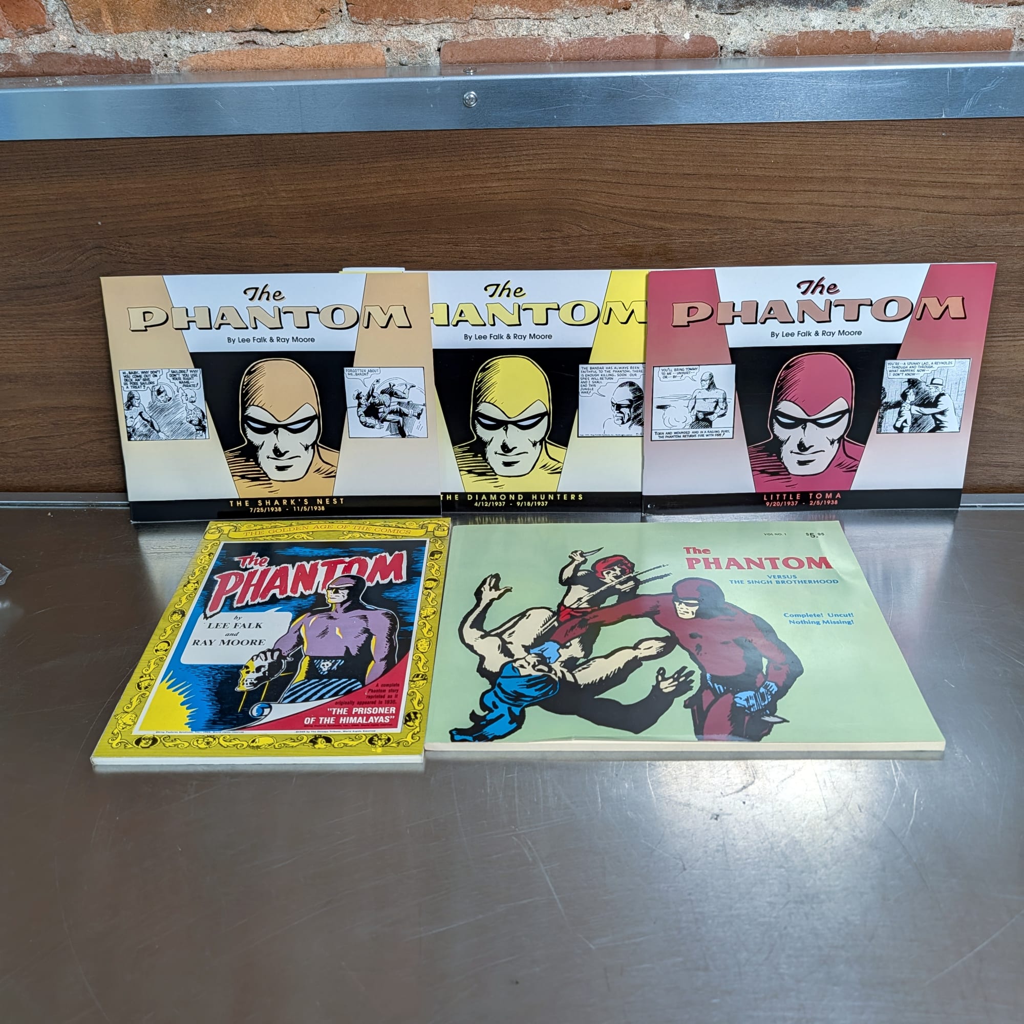 The Phantom Comic Book Lot of 5 Lee Falk Shark+Diamond+Toma+Prisoner+Singh
