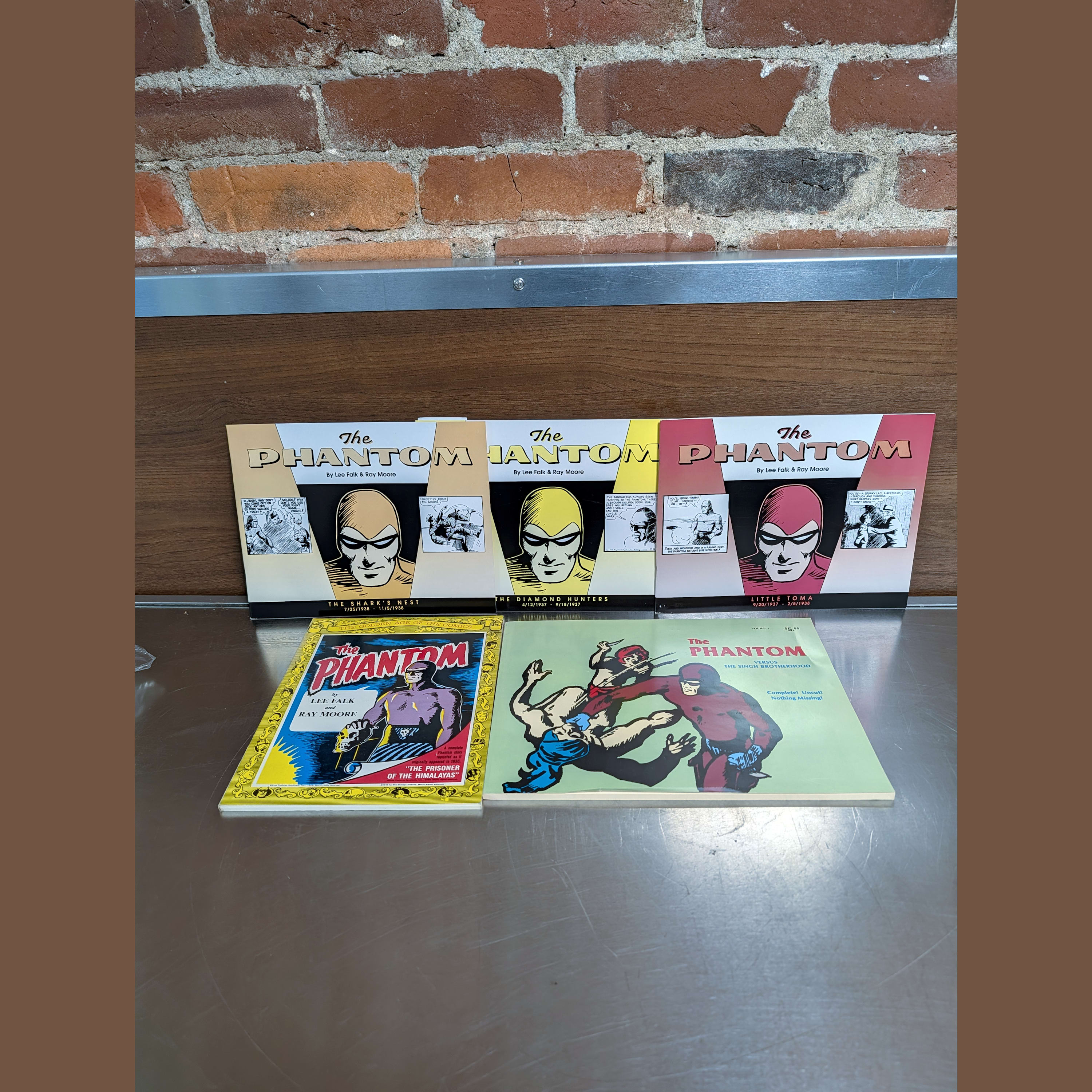 The Phantom Comic Book Lot of 5 Lee Falk Shark+Diamond+Toma+Prisoner+Singh