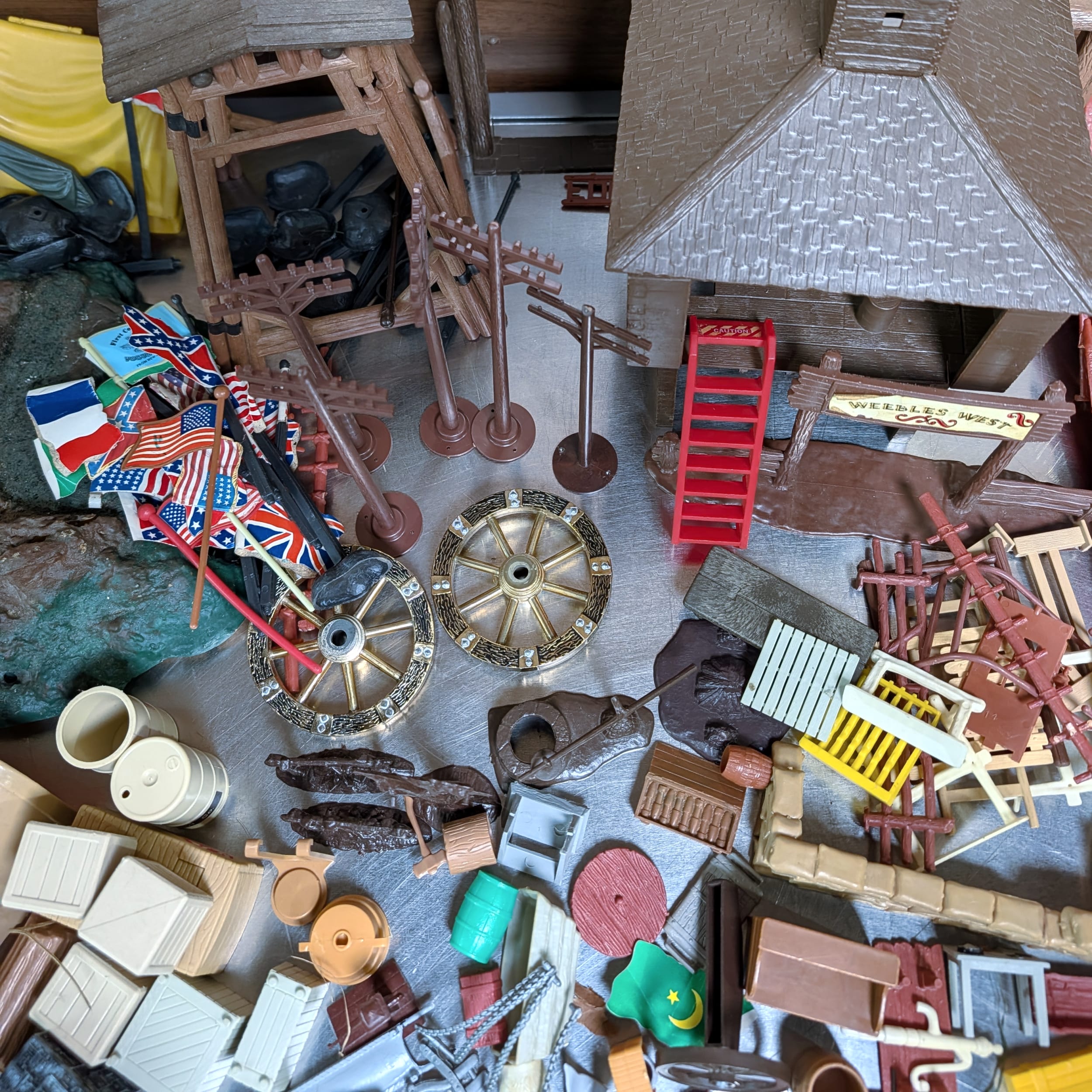 Marx Fort Apache Playset Vintage Huge Lot Buldings Fences Accessories & Parts