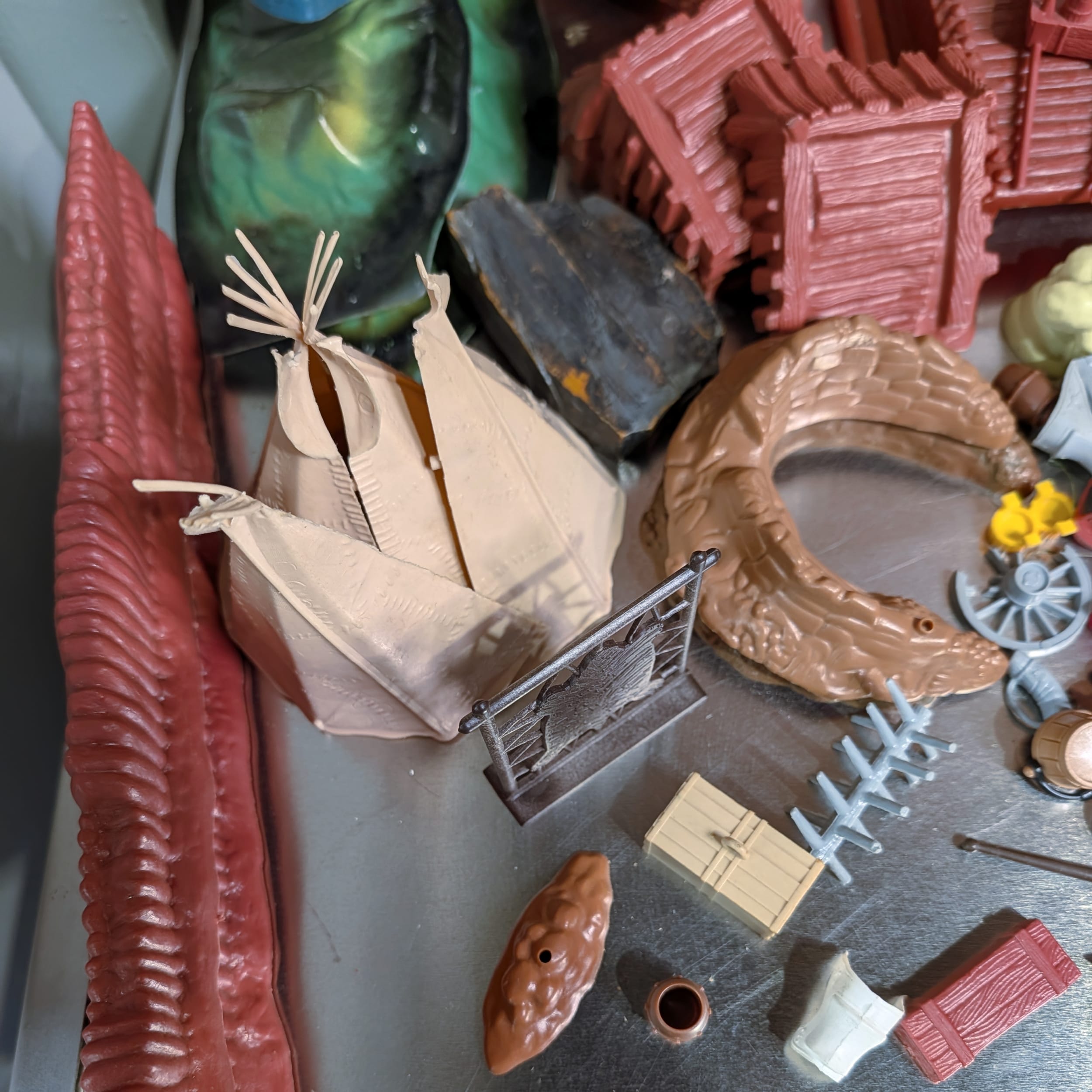Marx Fort Apache Playset Vintage Huge Lot Buldings Fences Accessories & Parts