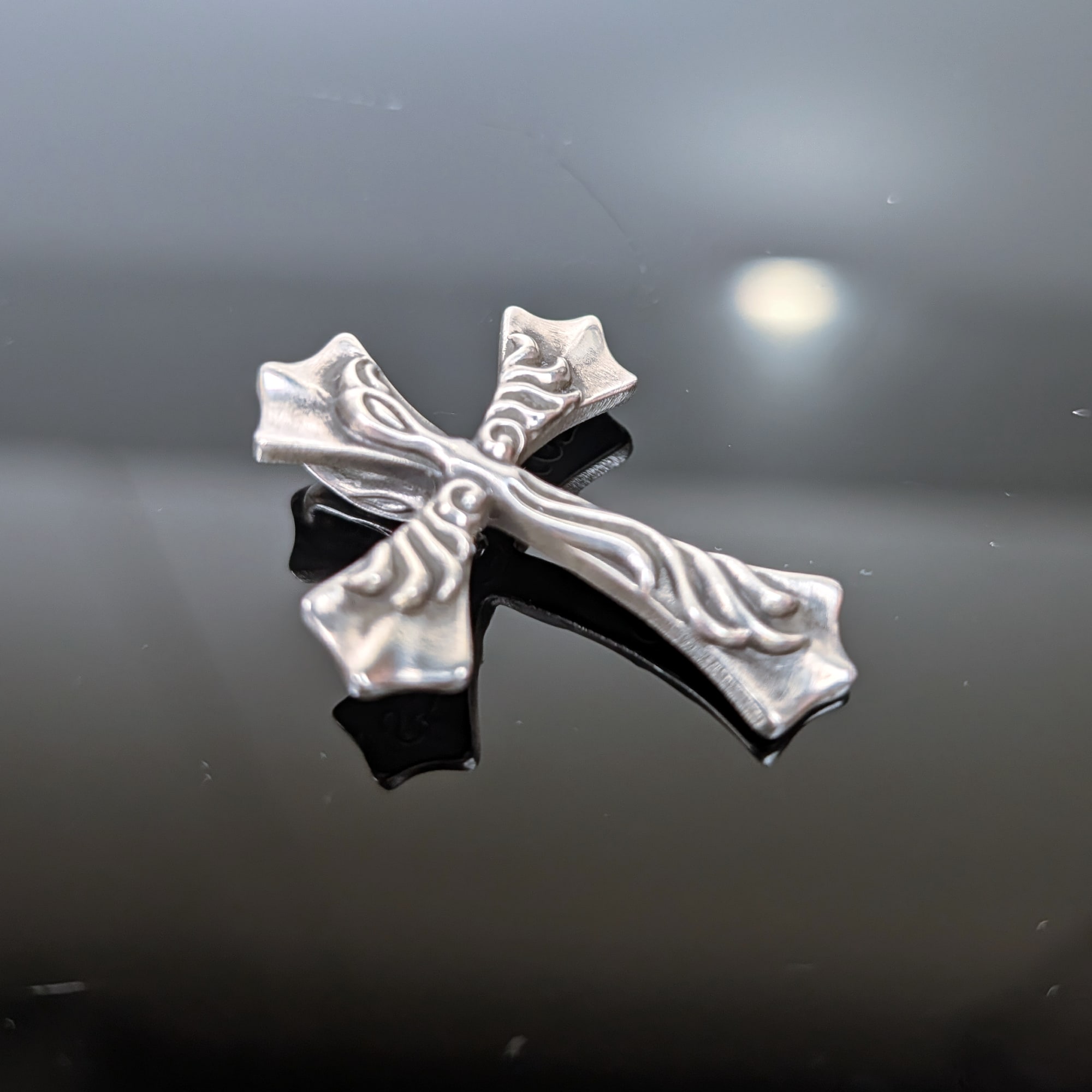 LONE ONES Leonard Kamhout Mating Flight Spread Eagle Silver 925 Cross 7.3 Grams