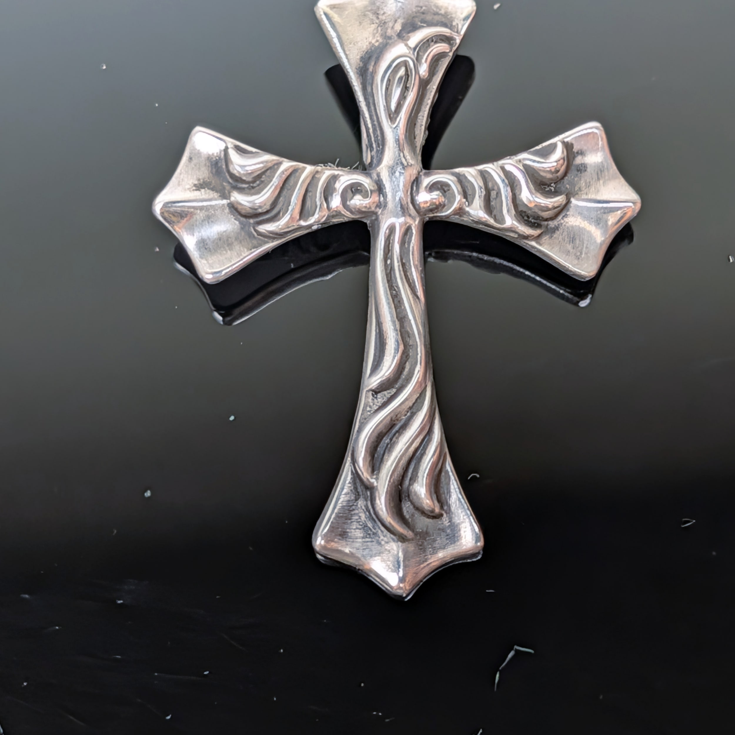 LONE ONES Leonard Kamhout Mating Flight Spread Eagle Silver 925 Cross 7.3 Grams