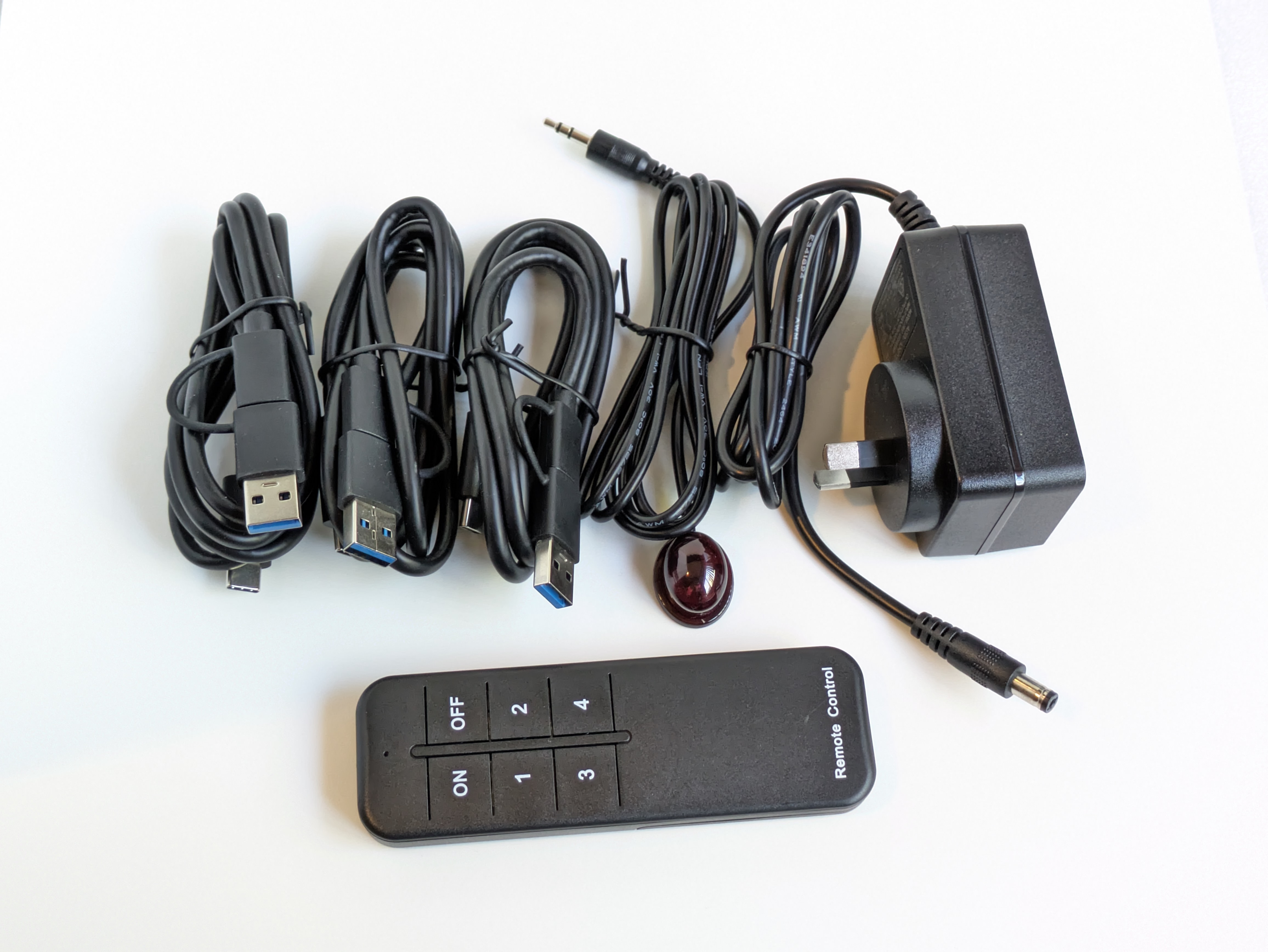 CMSTEDCD 3 Port USB C KVM Switch with 3 HDMI, 4K@60Hz for Laptops & PC SW906