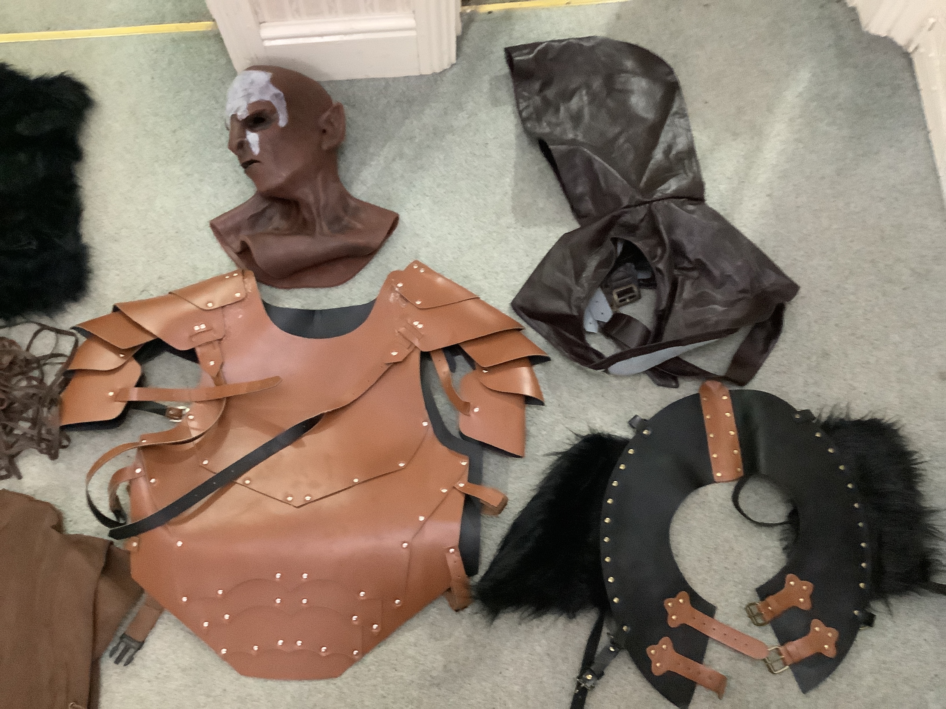 Orc Silicone Mask & Full Cosplay Costume XL - Picture 10 of 11